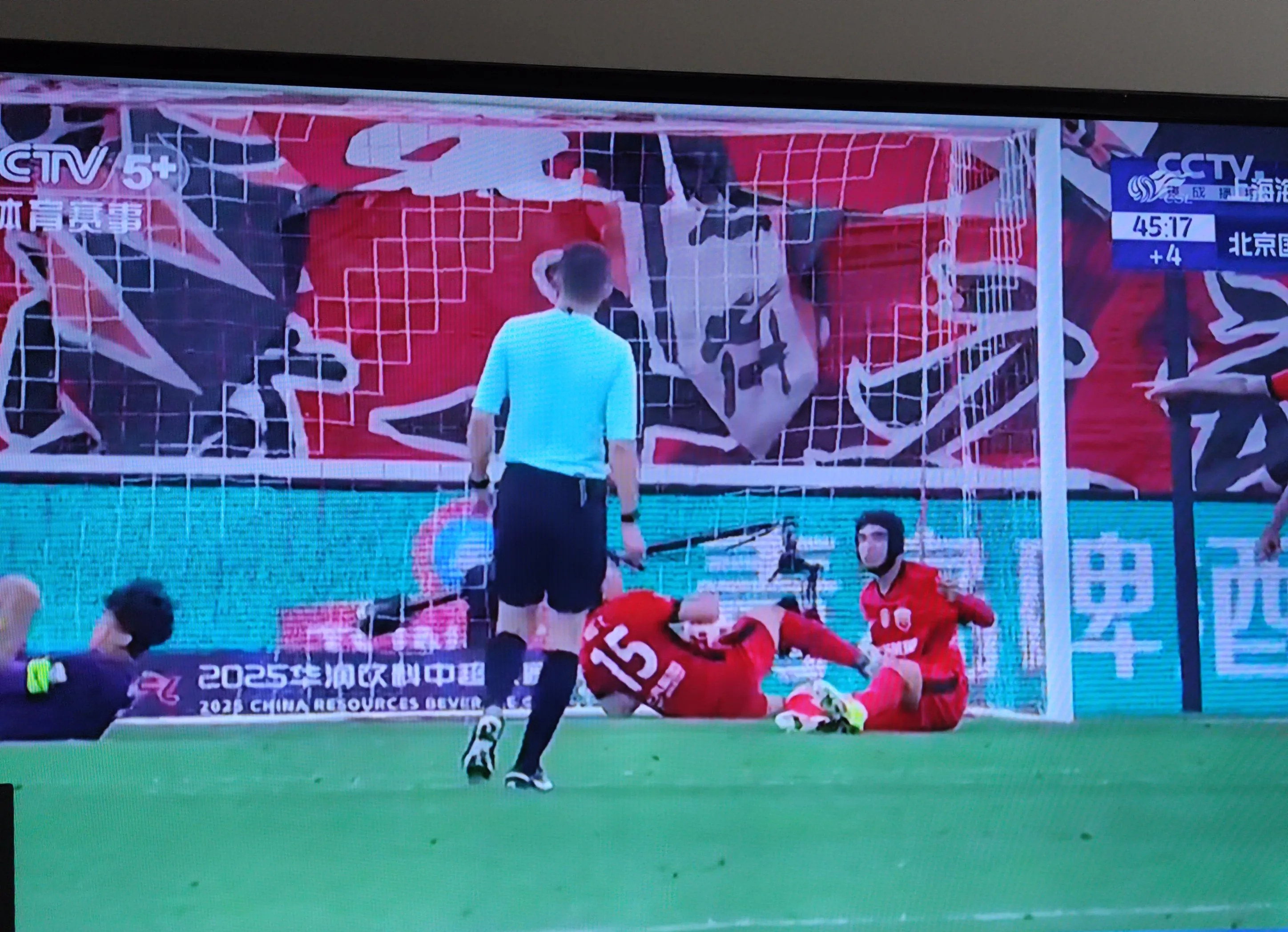 北京国安主场取胜，球迷们欢呼雀跃的简单介绍