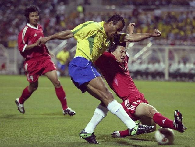 中国国家足球队在国际比赛中跃升为劲旅