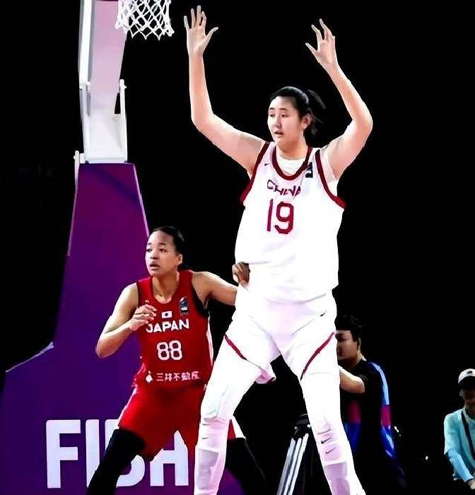 包含俄罗斯女篮破纪录夺冠，队伍表现让人赞叹的词条