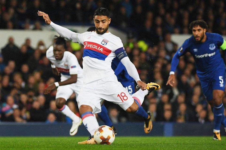 关于里昂客场力克波尔多，积分笑傲榜首的信息