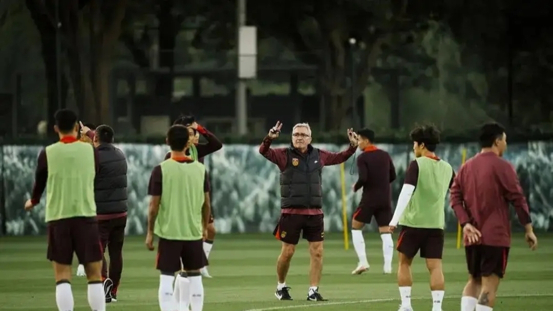 球队在比赛前面临了怎样的挑战？