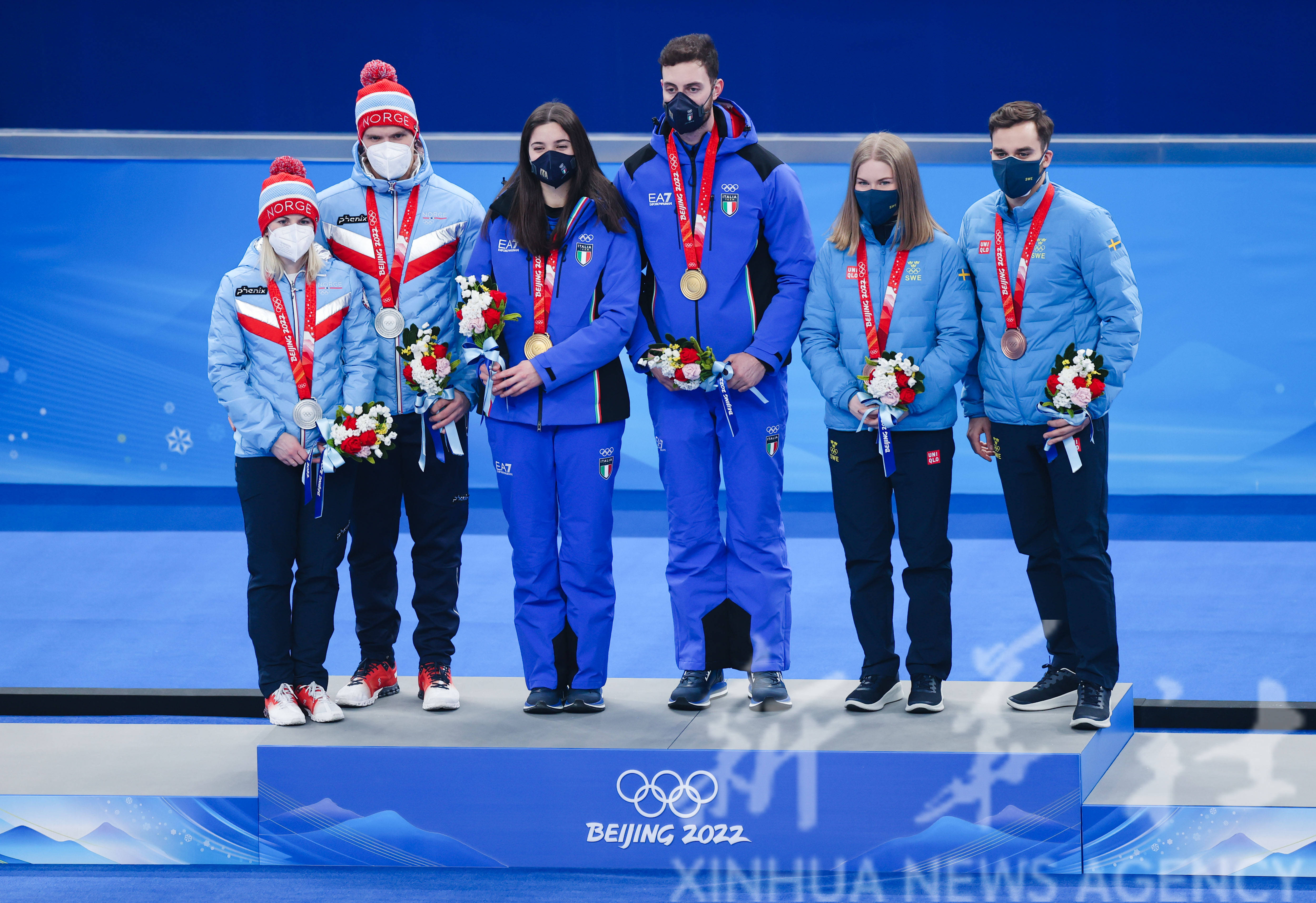 英国代表队夺得混双比赛银牌