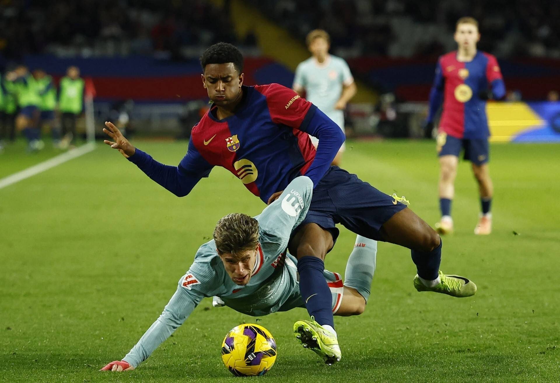 巴塞罗那主帅赞扬球队表现，期待更好的未来的简单介绍