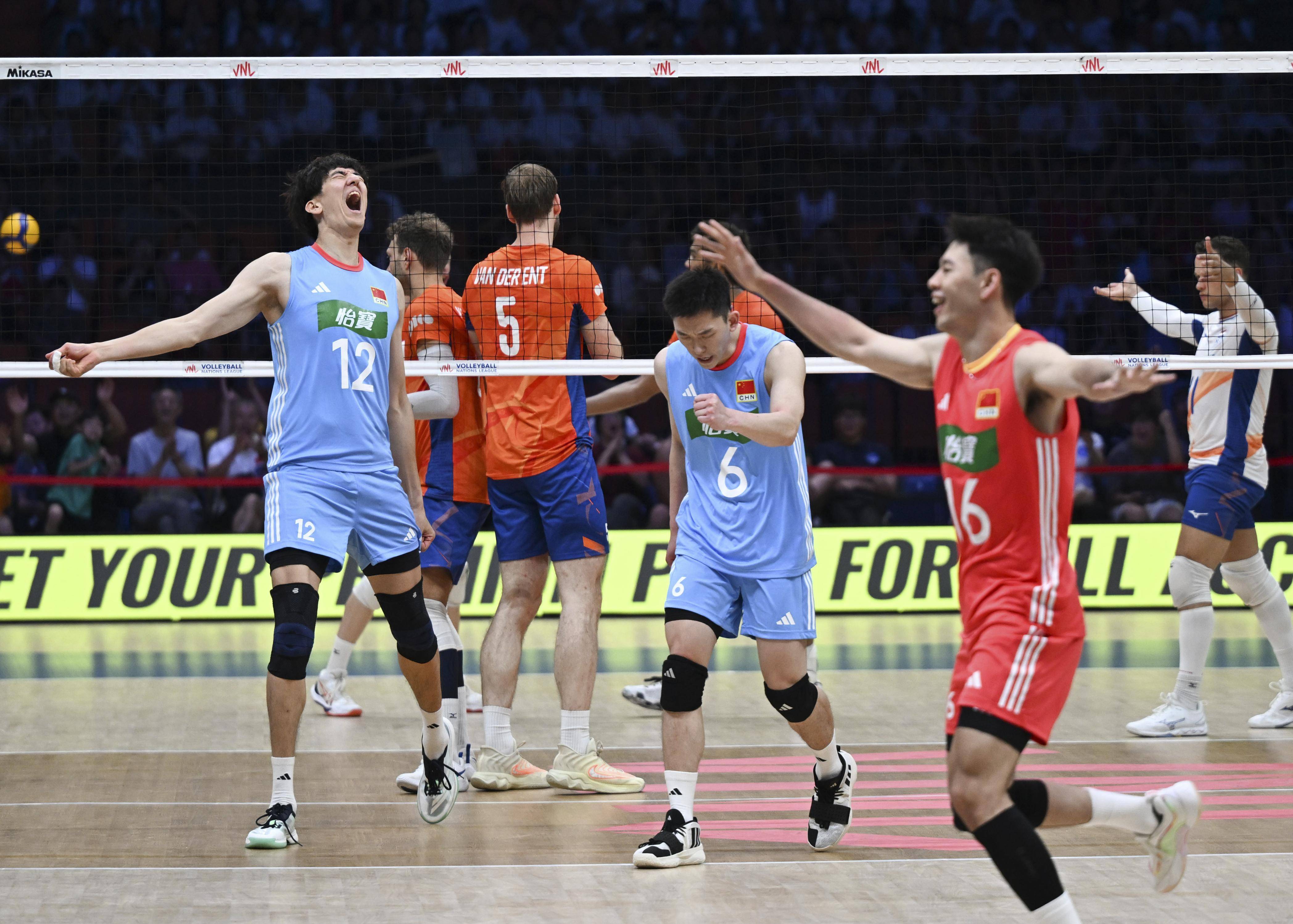 国内球队在亚冠赛场上的全力拼搏