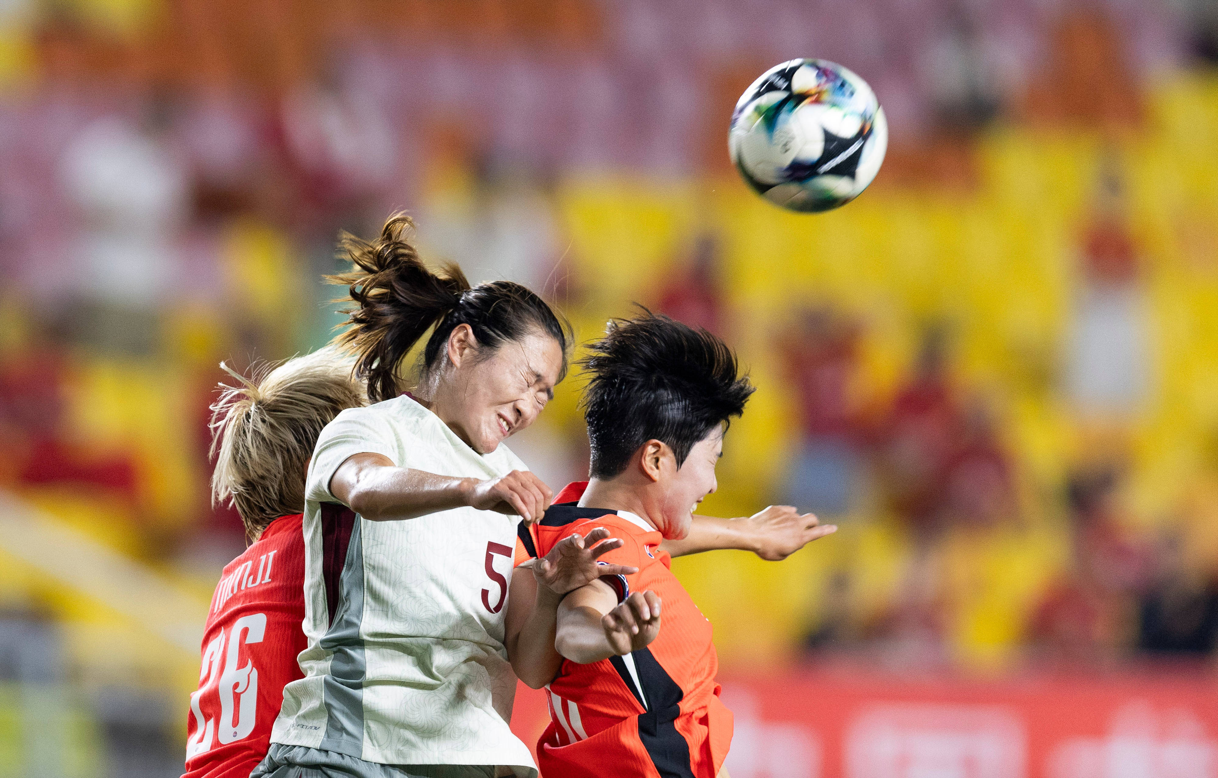 包含体育新闻：女足教练组组成新变化的词条