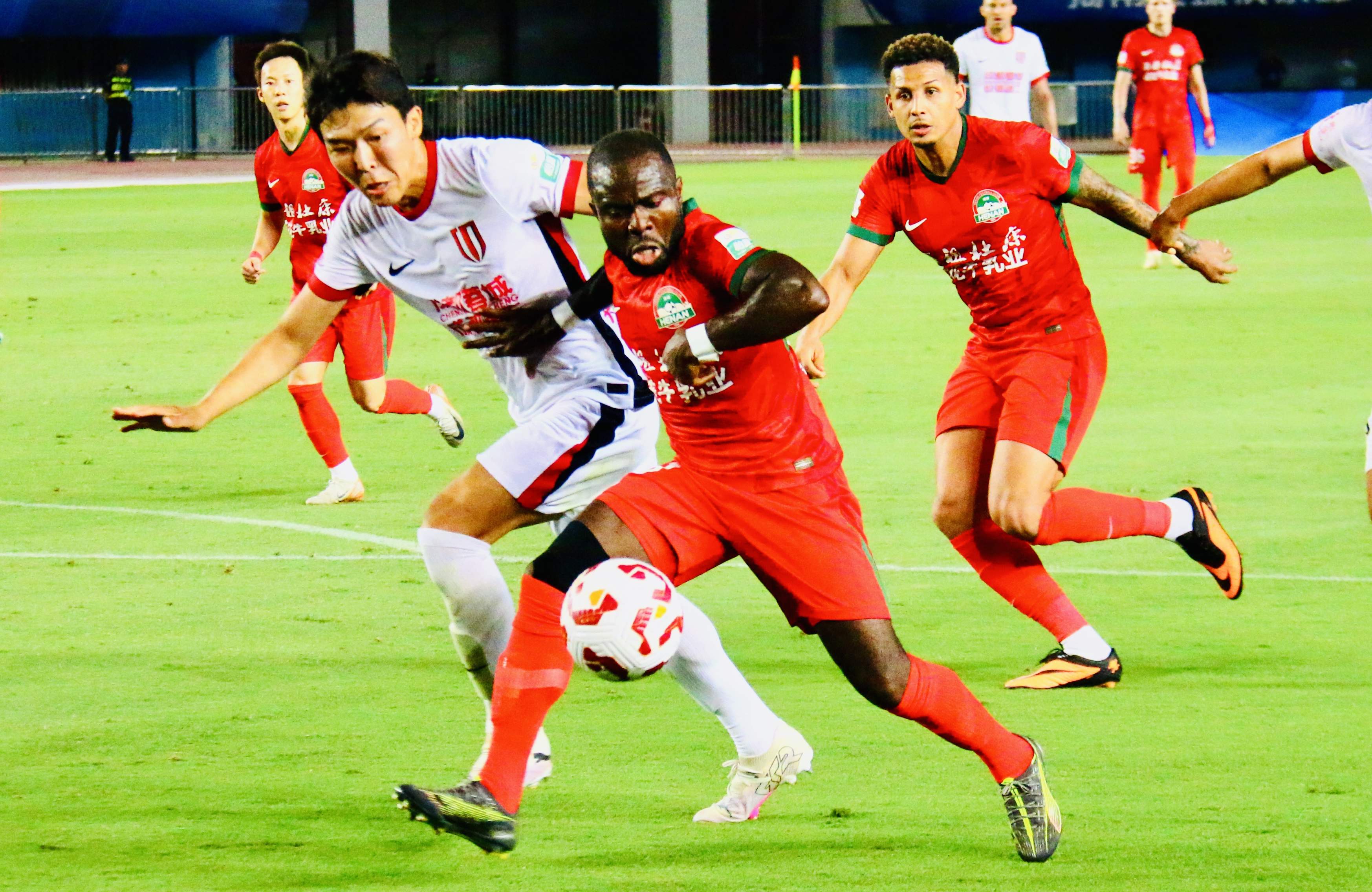 四川队力克对手，晋级中超联赛升级赛的简单介绍