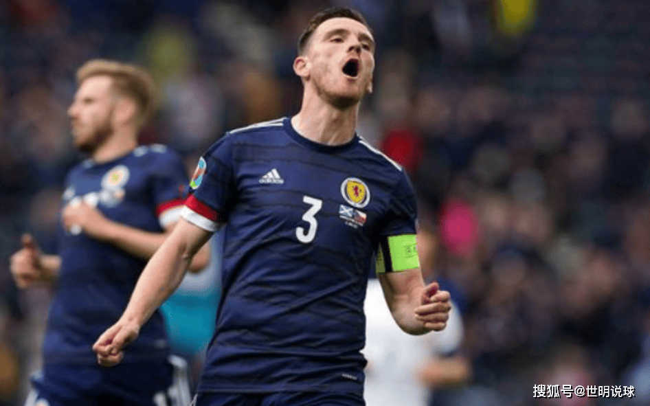 捷克队前锋取得连续得分，表现出色