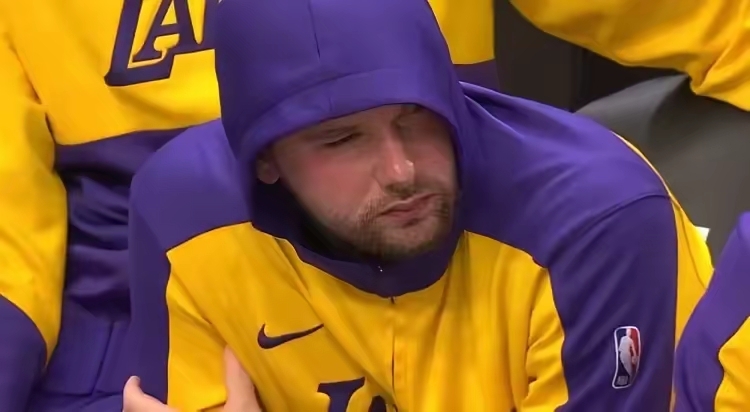 上场比赛中主力球员受伤，湖人队遭遇失利的简单介绍