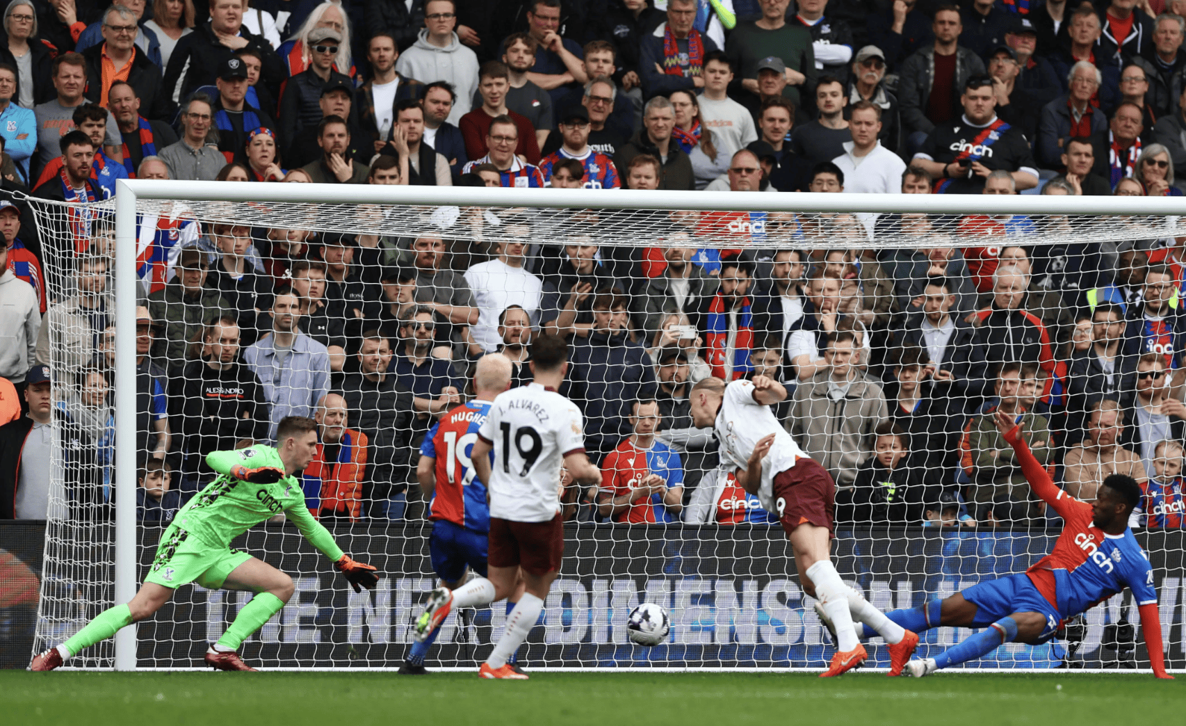 开云体育在线-曼城压制皇马，欧冠淘汰赛之旅再添新篇章的简单介绍