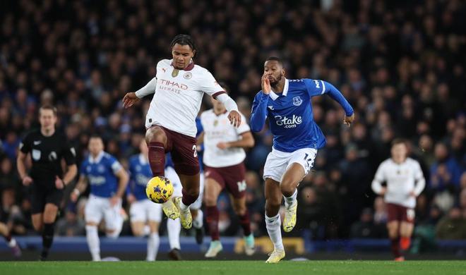 关于曼城不敌埃弗顿，英超冠军梦醒现实的信息