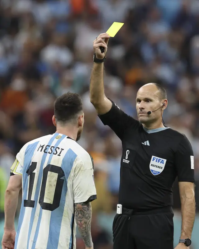 荷兰惊险获胜，前途仍有波折的简单介绍