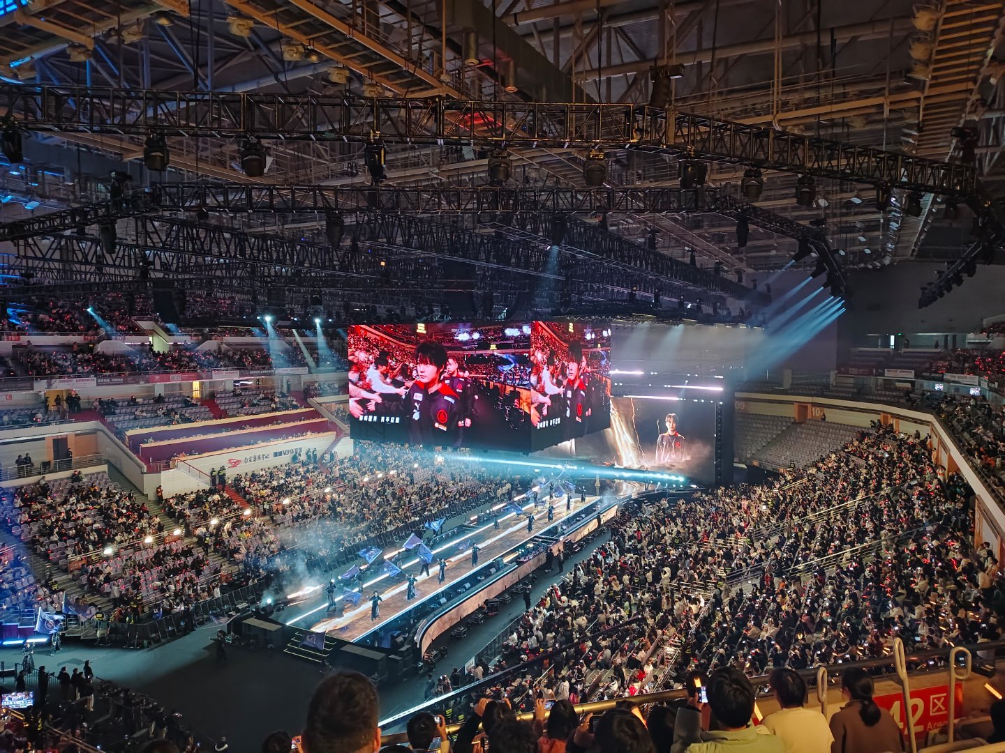 包含比赛节奏激烈,气氛火爆观众热情的词条 包含比赛节奏激烈,气氛火爆观众热情的词条