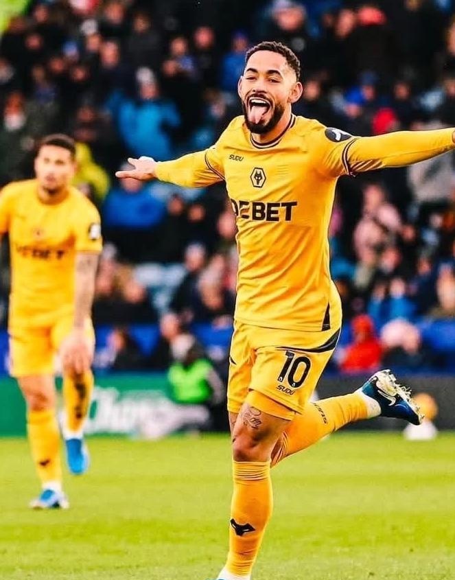 曼联主场击败热刺，卢卡库建功