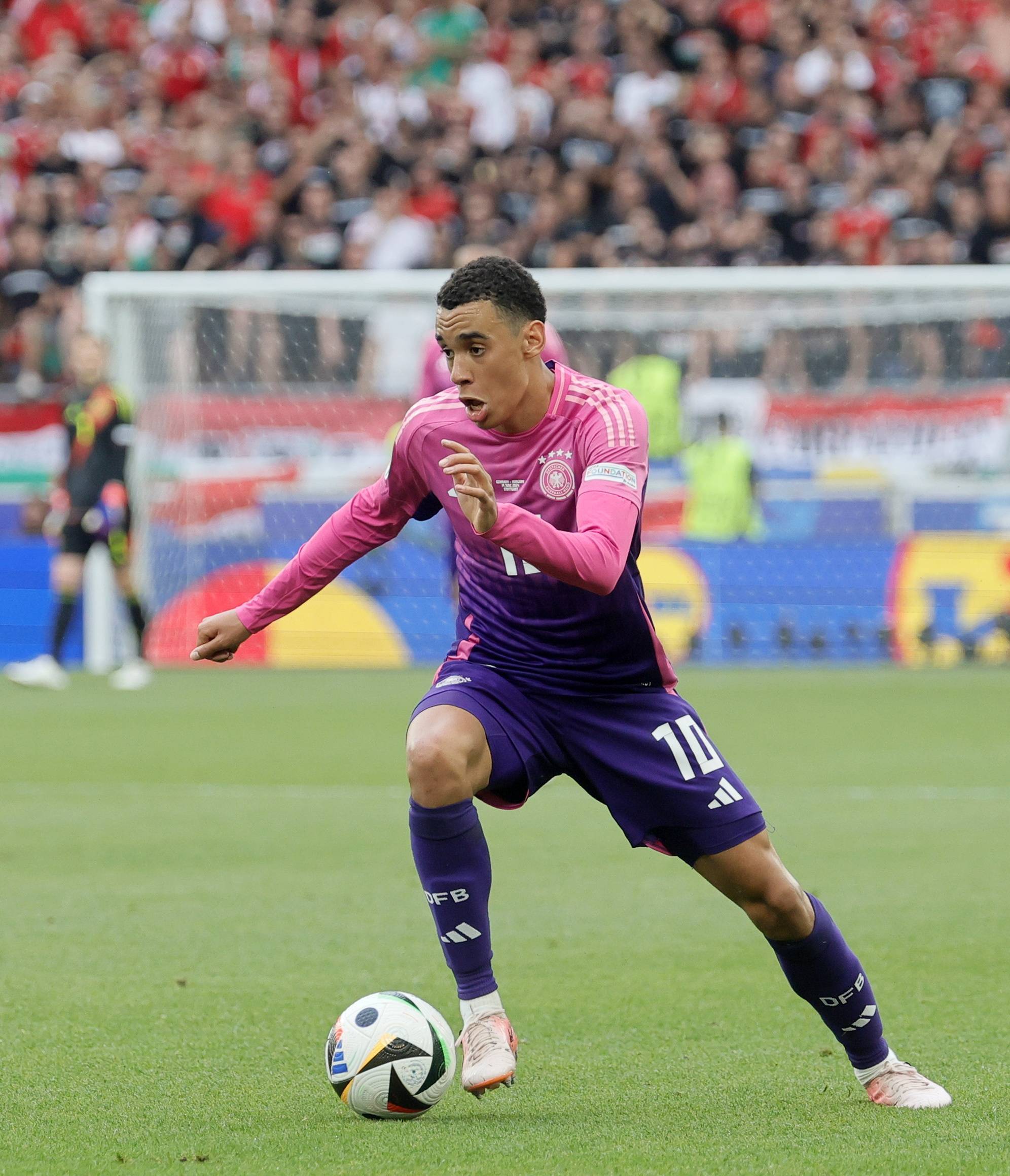 欧洲联赛中球队展现出色表现 欧洲联赛中球队展现出色表现