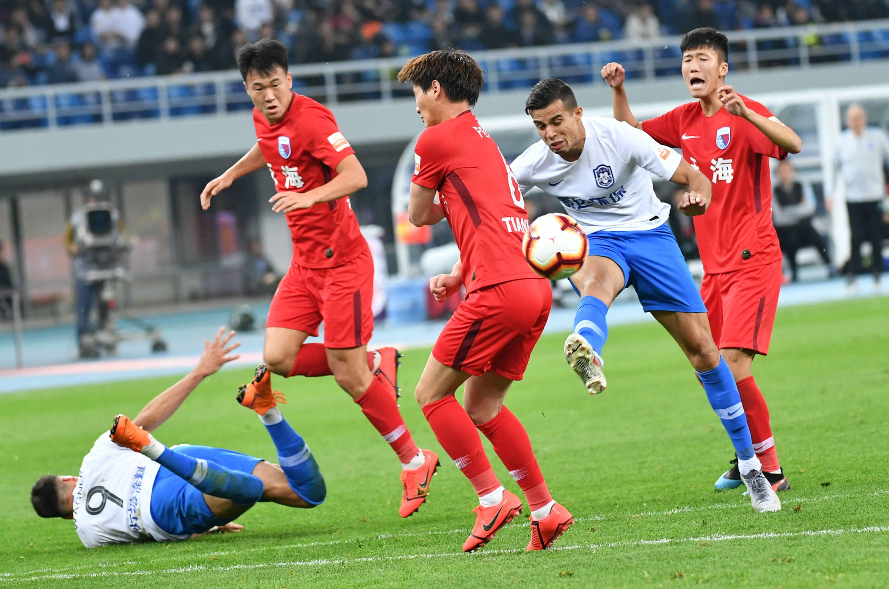 关于天津泰达全队团结一心,冲刺中超保级最后一战的信息 关于天津泰达全队团结一心,冲刺中超保级最后一战的信息