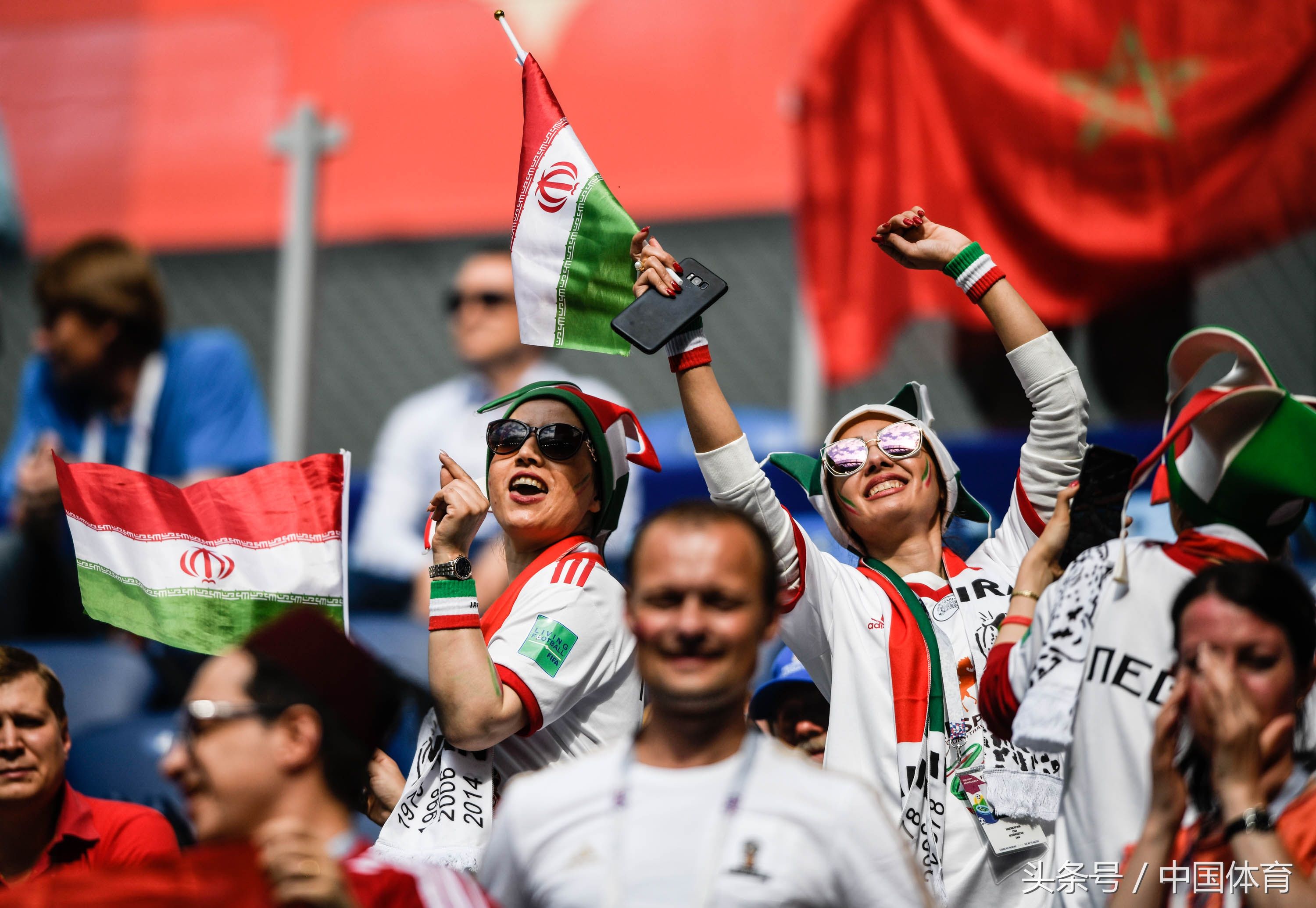 包含伊朗队在最后时刻逆转摩洛哥,小组出线前景复杂的词条 包含伊朗队在最后时刻逆转摩洛哥,小组出线前景复杂的词条