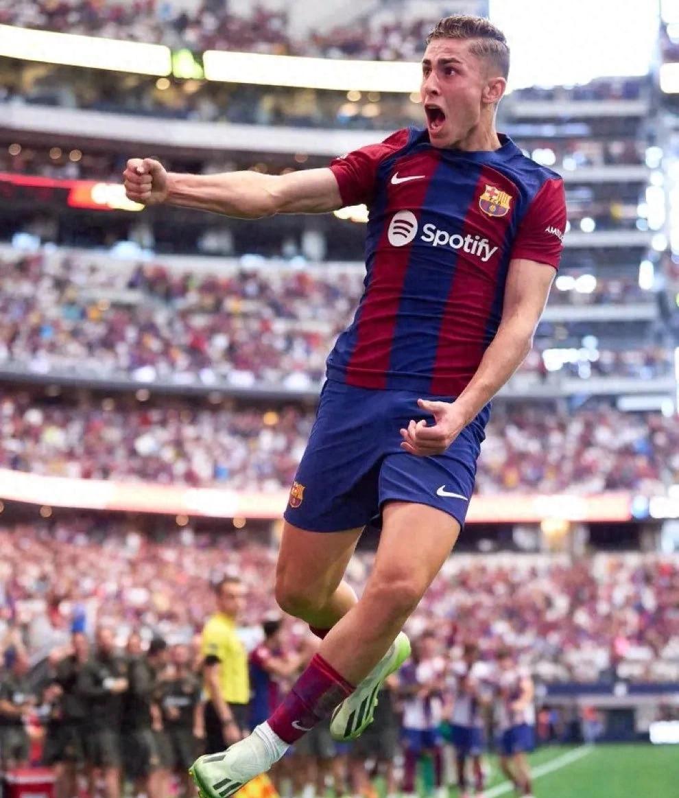 关于效力巴伦西亚的新援表现出色,拯救球队!的信息 关于效力巴伦西亚的新援表现出色,拯救球队!的信息