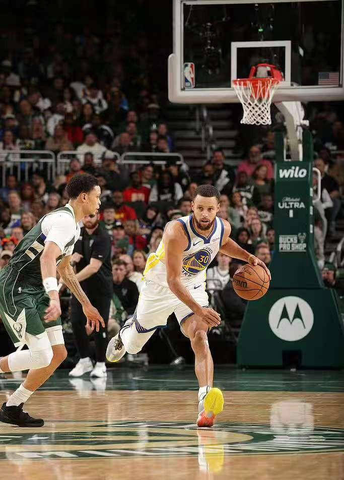 开云体育官网-特鲁瓦连胜佣兵，全队表现出色